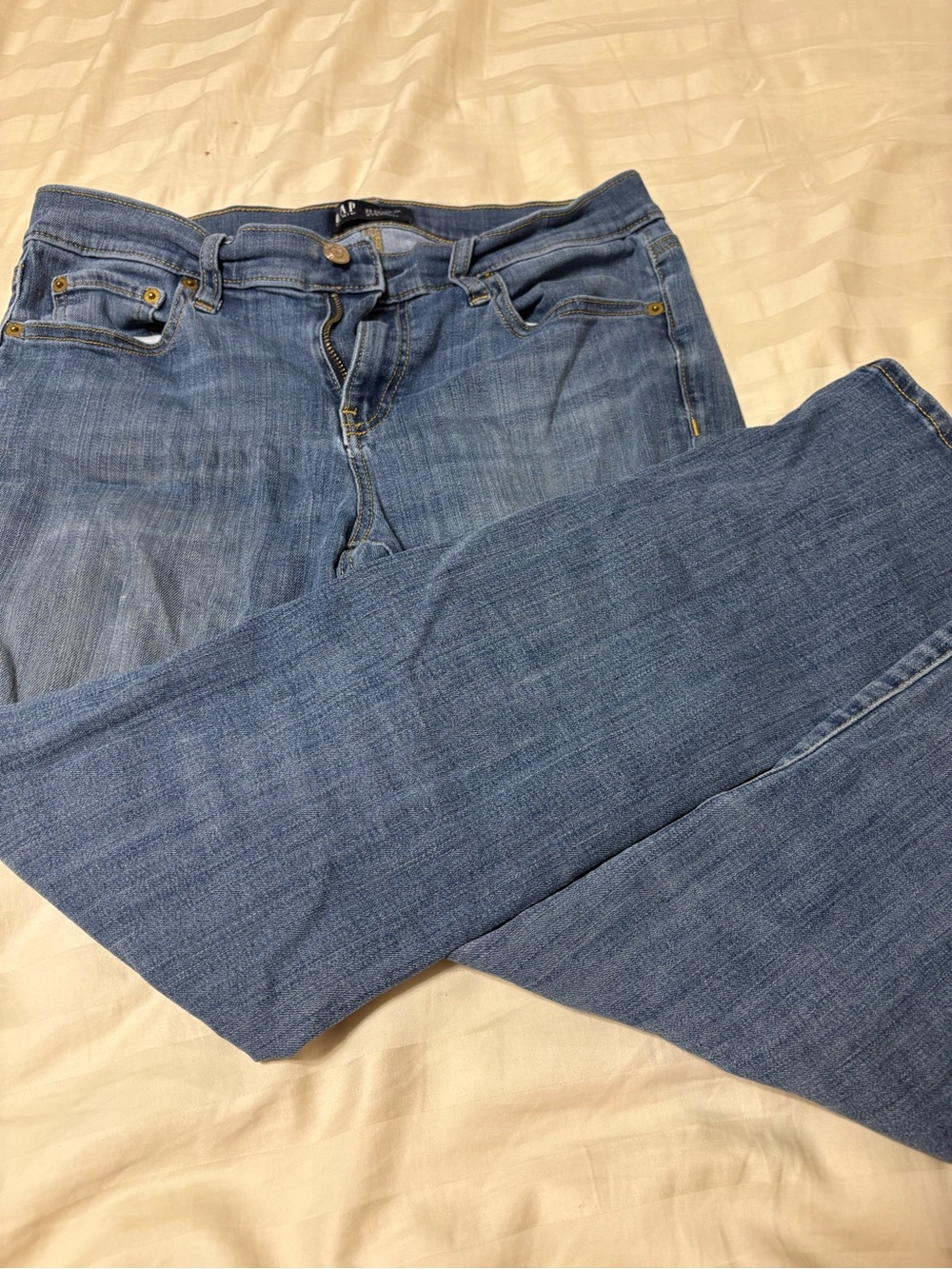 GAP Women Straight Leg Jeans in Medium Blue Wash
